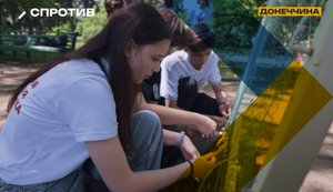 Діти на ТОТ плетуть маскувальні костюми для армії РФ