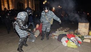 "Розгін Майдану. Абсолютно документальний фільм": Адвокати сімей Небесної Сотні опублікували реконструкцію розгону Євромайдану. ВIДЕО