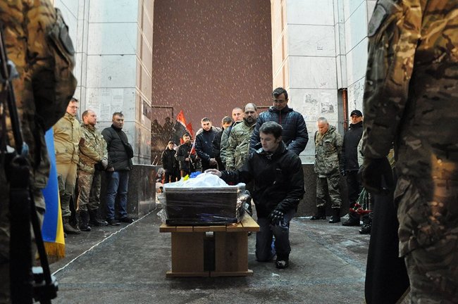 На Майдані Незалежності в Києві відбулося прощання із загиблим бійцем Правого сектора Андрієм Витвицьким, другом Спікером 06