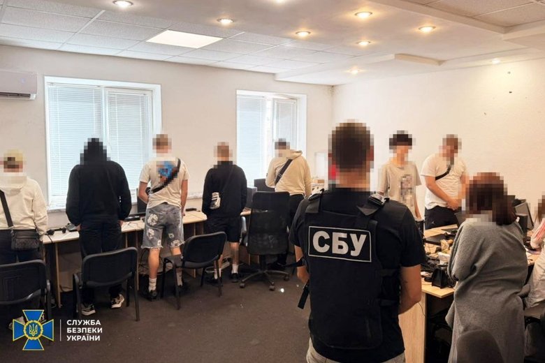 СБУ і Нацполіція на Львівщині викрили шахрайський кол-центр