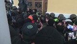 Большинство участников марша вернулись на Майдан, под Октябрьским остаются около 30 человек. ВИДЕО