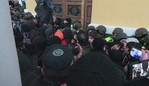 Поліція відкрила кримінальне провадження, всіх причетних до захоплення будівлі Жовтневого встановлять, - Аброськін