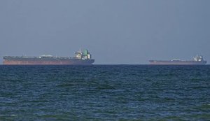 Іран погрожує потопити кораблі США в Ормузькій протоці