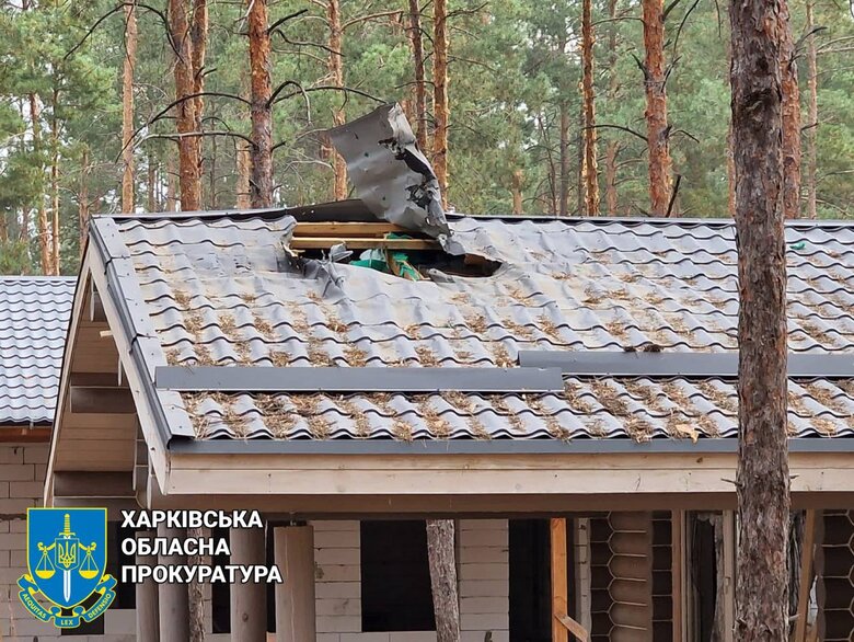 Наслідки обстрілу смт Печеніги на Харківщині, пошкоджено житлові будинки 01