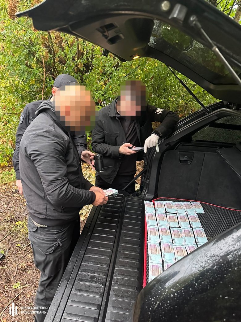 Офіцер обікрав власну частину