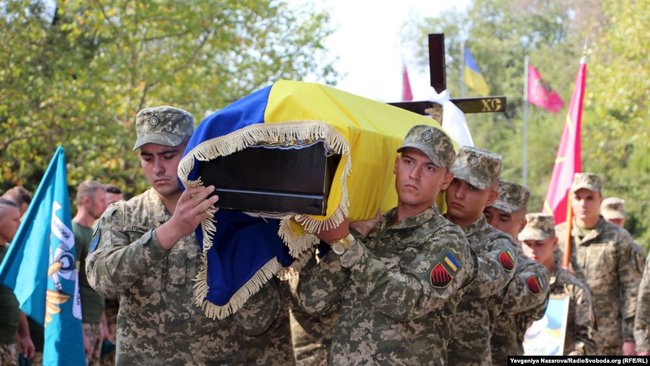 З померлим після важкого поранення на Донбасі воїном із 503-го ОБМП Костянтином Оверком попрощалися в Запоріжжі 01