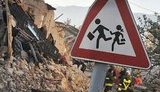 Италию не перестает трясти: трагедия в Абруццо. ФОТОрепортаж.