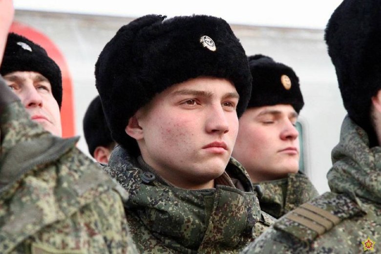 Российские военные и техника продолжают прибывать в Беларусь 06
