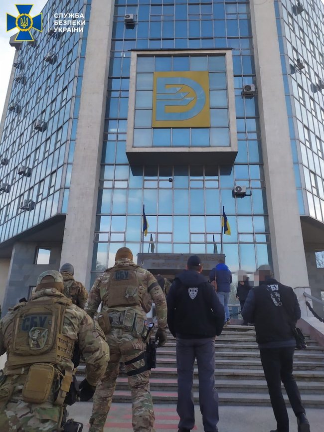 Топменеджмент Українського Дунайського пароплавства намагався незаконно вивести з балансу компанії 455 одиниць флоту, - СБУ 02