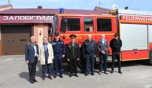 Канівські рятувальники отримали від німецьких колег сучасний пожежний автомобіль. ФОТОрепортаж