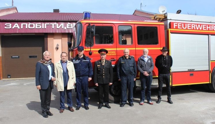 Канівські рятувальники отримали від німецьких колег сучасний пожежний автомобіль. ФОТОрепортаж