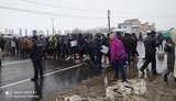 "Хватит терпеть тарифный беспредел": в Черновицкой области митингующие перекрывают трассы и пикетируют ОГА. ВИДЕО+ФОТОрепортаж