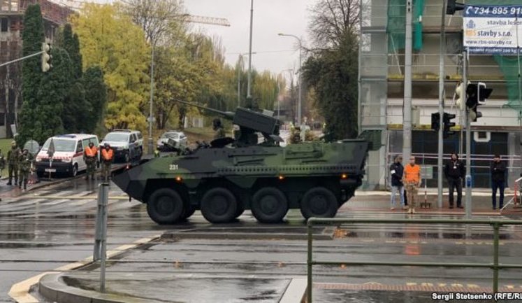 Столетие государственности в Чехии отметили военным парадом. ФОТОрепортаж