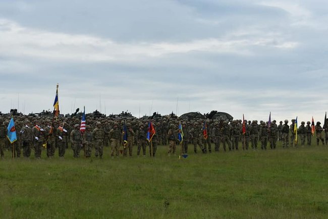 Ukrainian paratroopers join drills in Romania 06