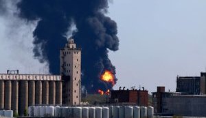 В окупованій Макіївці горить нафтобаза. ВIДЕО