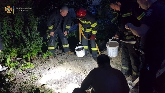 Мужчина погиб вследствие обвала грунта в Киеве, - ГСЧС 01