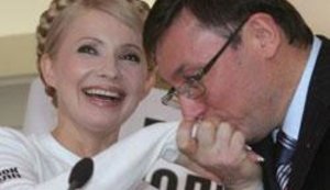 Тимошенко вернула Луценко в кресло министра, но с приставкой "и.о."