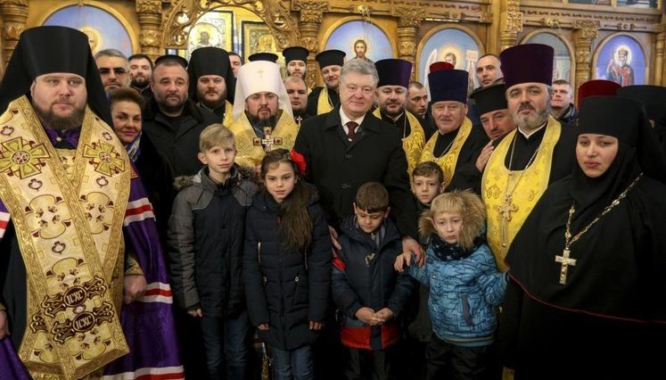 Суд оштрафував головного редактора Цензор.НЕТ Юрія Бутусова на 357 тис. грн через фото Порошенка з кримінальним авторитетом Нариком і цитату Луценка