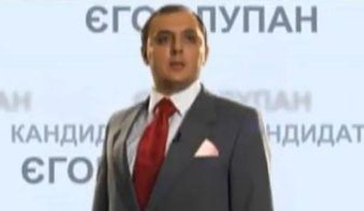"Дороги строить не буду. У меня будет вертолет": Янукович выполняет избирательную программу Егора Лупана. ВИДЕО.