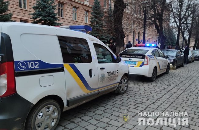 Неизвестный сообщил о минировании Черновицкой ОГА. Проводится эвакуация, - Нацполиция 02