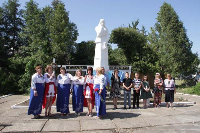 Мемориальную доску бойцу АТО Крысоватому открыли на Буковине 01