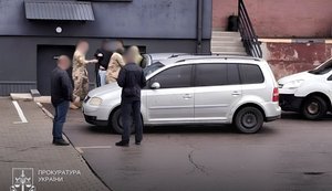 Разбили окно автомобиля и избили мужчину: трое военнослужащих ТЦК задержаны в Ривно. ФОТО
