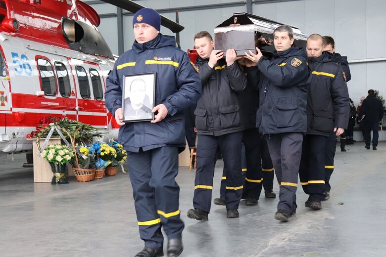У Ніжині попрощалися з екіпажем, який загинув у авіакатастрофі в Броварах 04