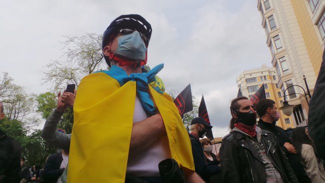 Участники акции Стоп реванш протестовали у дома Зеленского 13