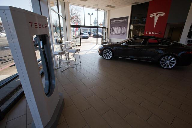 автомобиль tesla