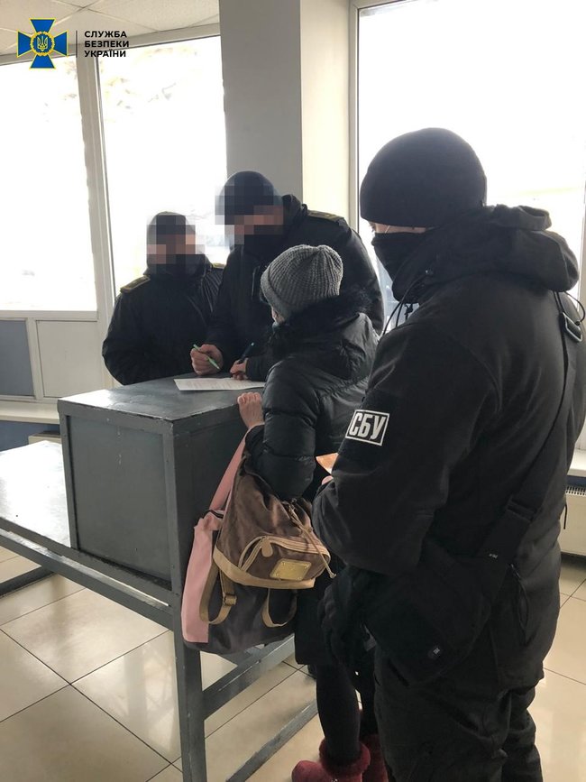 З України намагалися незаконно вивезти унікальне прижиттєве видання Кобзаря Шевченка, датоване 1860 роком, - СБУ 05