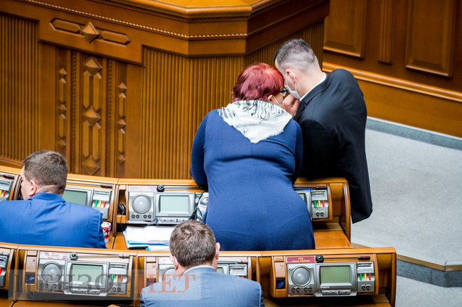 Присяга Аксенова под крики Ганьба!, беседа Власенко и Шуфрича, сообщение Шахову: Сергуня камасутру забрать? Или будешь изучать?, - работа ВР 19 мая 10