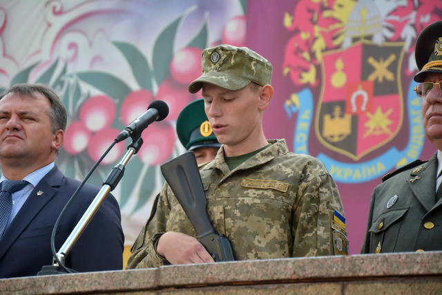 Першокурсники Національної академії сухопутних військ присягнули на вірність українському народу 04