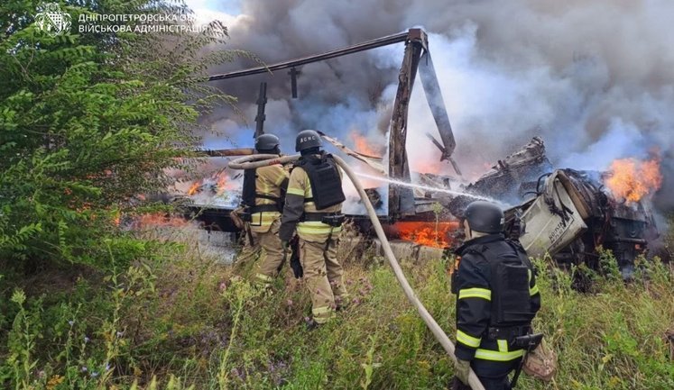 РФ атаковала Криворожский район: погиб водитель грузовика, среди раненых - 13-летний мальчик. ФОТО
