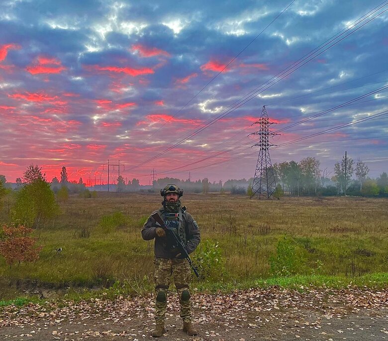 Пограничник, позывной Гиря: Начался штурм наших позиций, которые были впереди. Вот тогда я из АГС ребят прикрыл. Около пяти часов стрелял из него 02