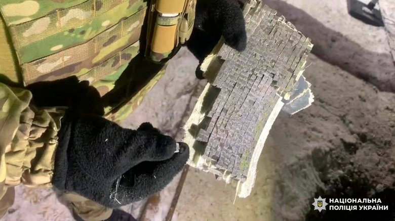 The police and the State Emergency Service defused a half-tonne warhead near residential buildings.