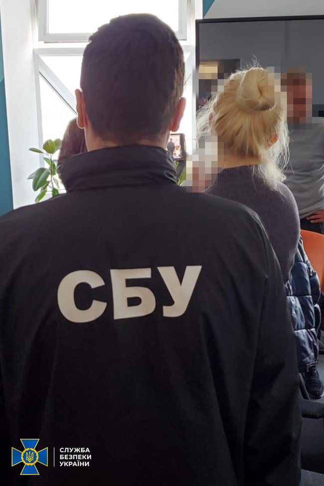 Ліквідовано канал незаконного продажу підробленої вакцини Pfizer. Вартість одного фейкового препарату становила $250, - СБУ 02
