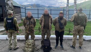 Через горы в Румынию: на Буковине фотоловушка зафиксировала троих жителей Черкасской области, - ГПСУ. ФОТОрепортаж