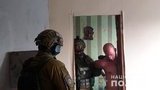 Довелося піти на штурм: поліція і спецпризначенці затримали жителя Миколаєва, який забарикадувався в квартирі з бойовою гранатою. ВІДЕО+ФОТОрепортаж