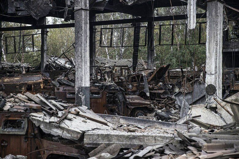 Russian occupiers’ base in Balaklia was destroyed by HIMARS 06