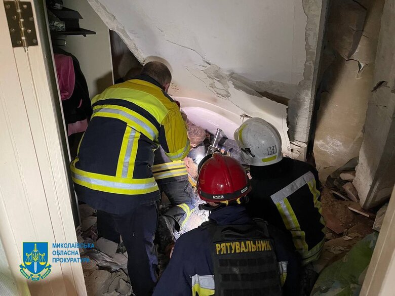 Ruscists inflicted massive attack on Mykolaiv: 4 people died 05