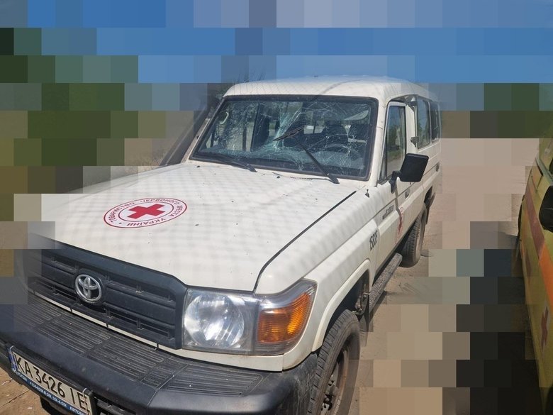 A Russian drone struck a Red Cross vehicle in the Kherson region: one person injured