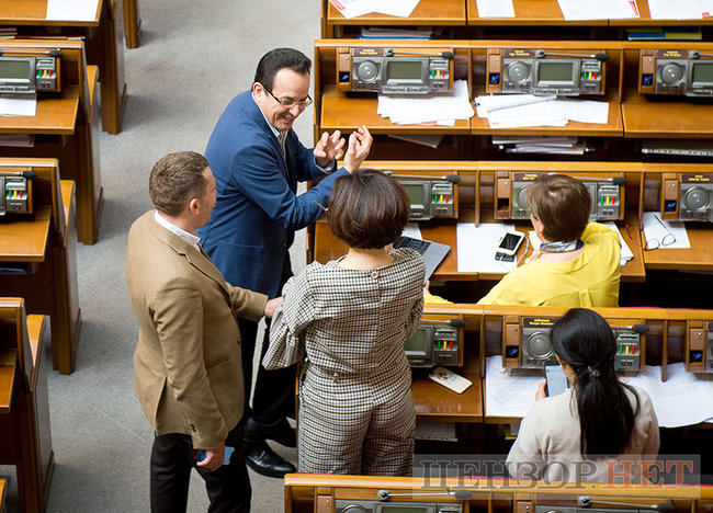 Шуфрич, що роздягається, дзвінок Сивака Папієву та Мусій в гостях у Бахтєєвої, - день роботи ВР 10 квітня 02