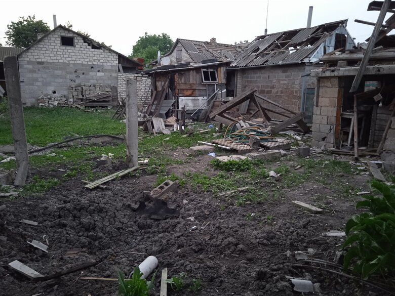 Кулеметник Шутнік з Азова Сергій Фіщук: Не було жодного дня, щоб не стріляли в нашому секторі. Якщо в інших бувають якісь дні затишшя, то в нас, якщо ворог не намагається просунутись, то просто гатить градами в поле чи річку 03