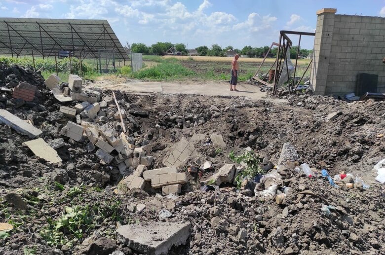 На рассвете россияне из Градов нанесли удары по Херсонщине, один человек погиб и один травмирован, - полиция 05