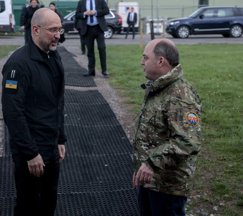Shmyhal and Wallace visited Ukrainian soldiers undergoing training in UK: We coordinated necessary steps for a counteroffensive 01