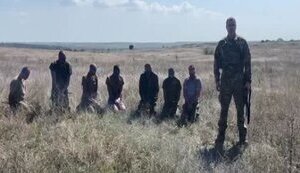 Привітання з Днем Незалежності на фоні 7 взятих у полон російських солдатів записав народний депутат Роман Костенко. ВIДЕО
