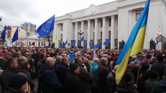 Под Радой проходит митинг сторонников Саакашвили 16