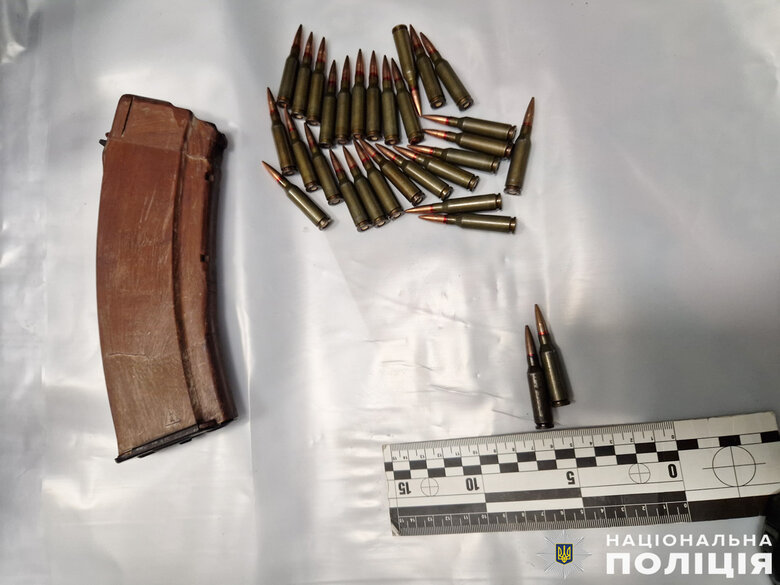 У Чернігові затримано нападника на військовослужбовця з наркотиками і зброєю