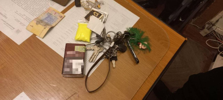До міськради Львова увірвався чоловік із пістолетом, - поліція 02