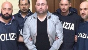 Итальянская полиция сообщила об аресте лидера неаполитанской мафии. ФОТО